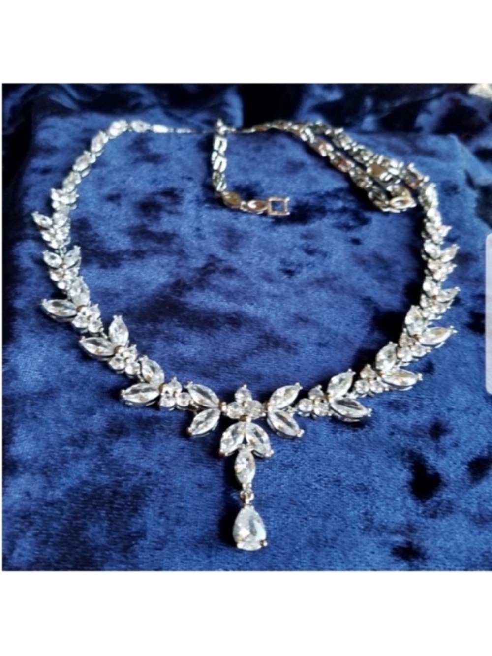 Swarovski Elements Platinum Marquis Teardrop Leaf Necklace & Earrings SET - Picture 5 of 16